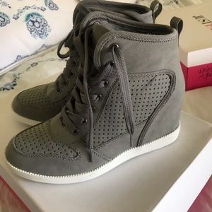 Wedge sporty shoes